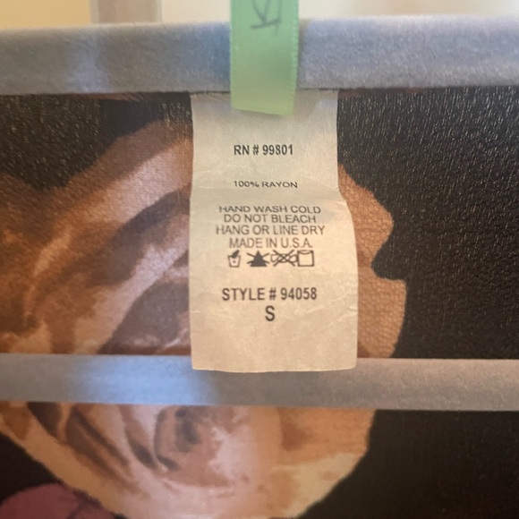 Beautiful Flowy Floral Romper - Picture 4 of 5